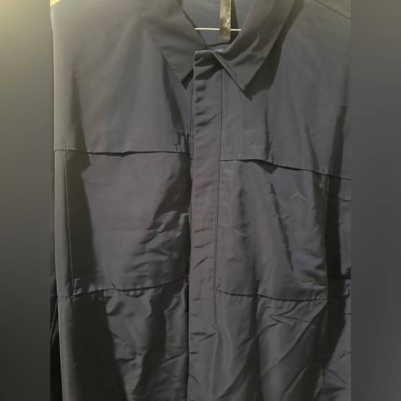 Men’s Fabletics Windbreaker - Picture 2 of 3